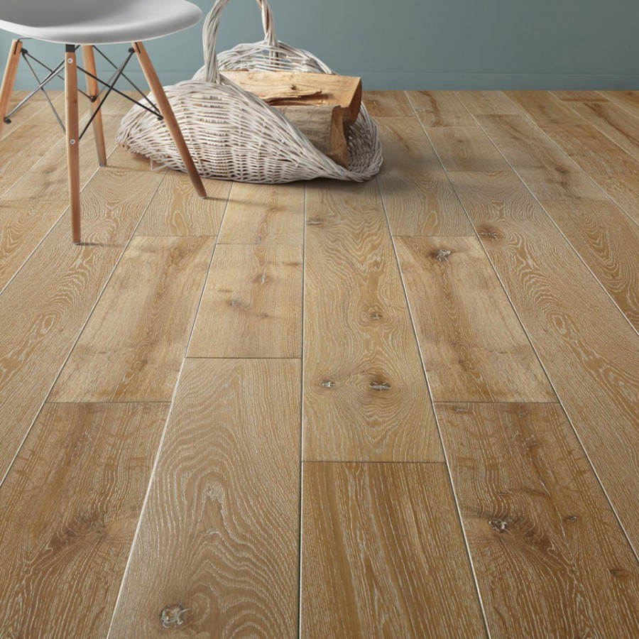 Een houten vloer met toplaag is een keus voor je woning met vloerverwarming. Informeer bij de Vloerderij.